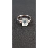 18 CARAT WHITE GOLD DIAMOND & AQUA MARINE RING