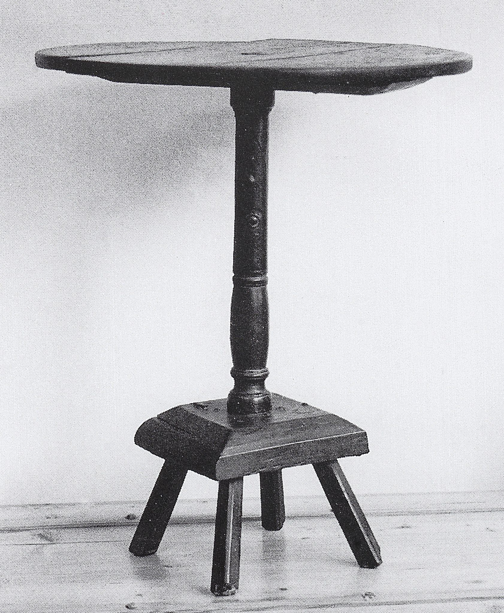 A rare George III elm and ash turner's primitive candlestand, Cornish, circa 1790 Historic umber ... - Image 3 of 3