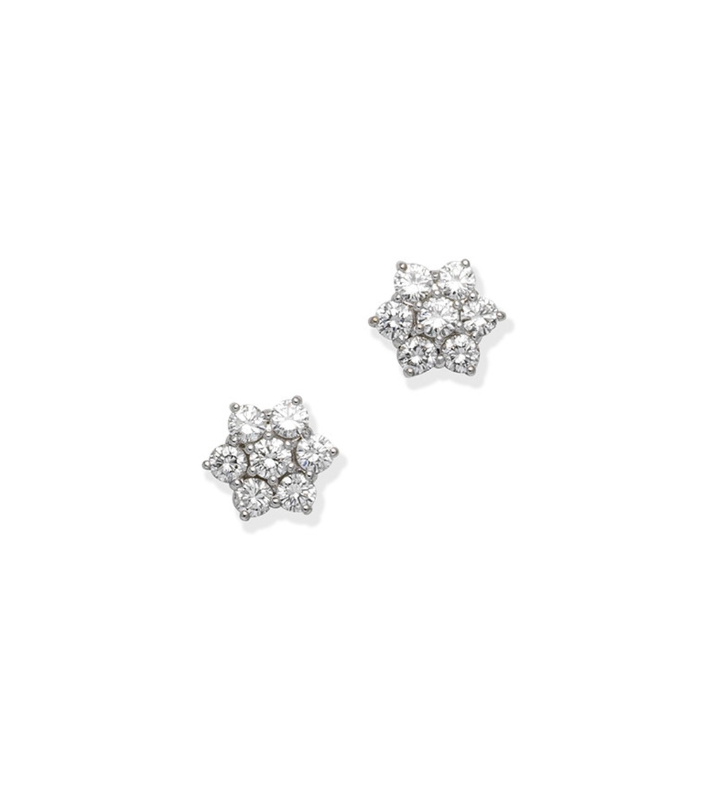 A pair of diamond cluster earstuds