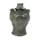 A bronze jar with cover (2)