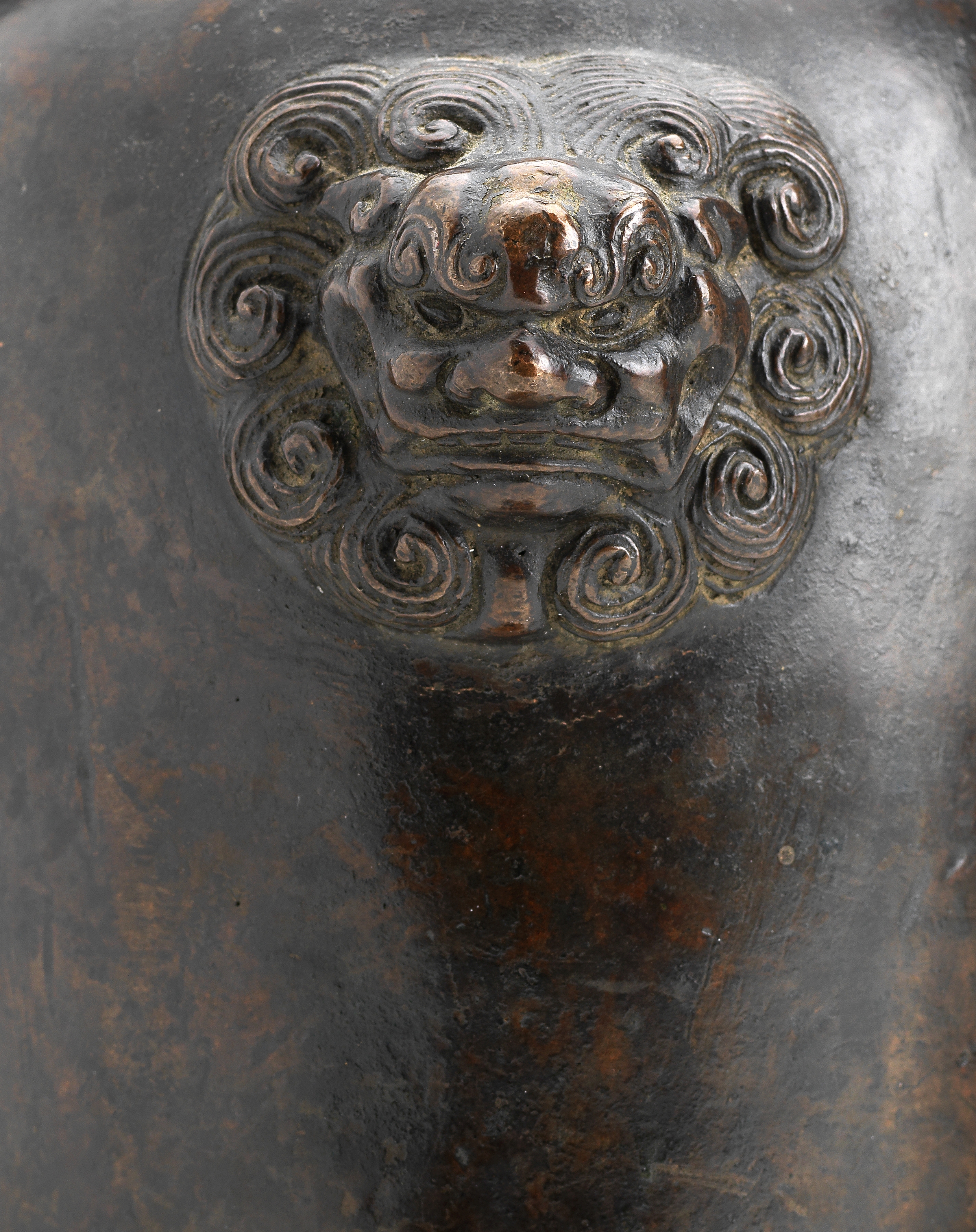 A bronze vase on integral stand 17th/18th century - Image 3 of 3