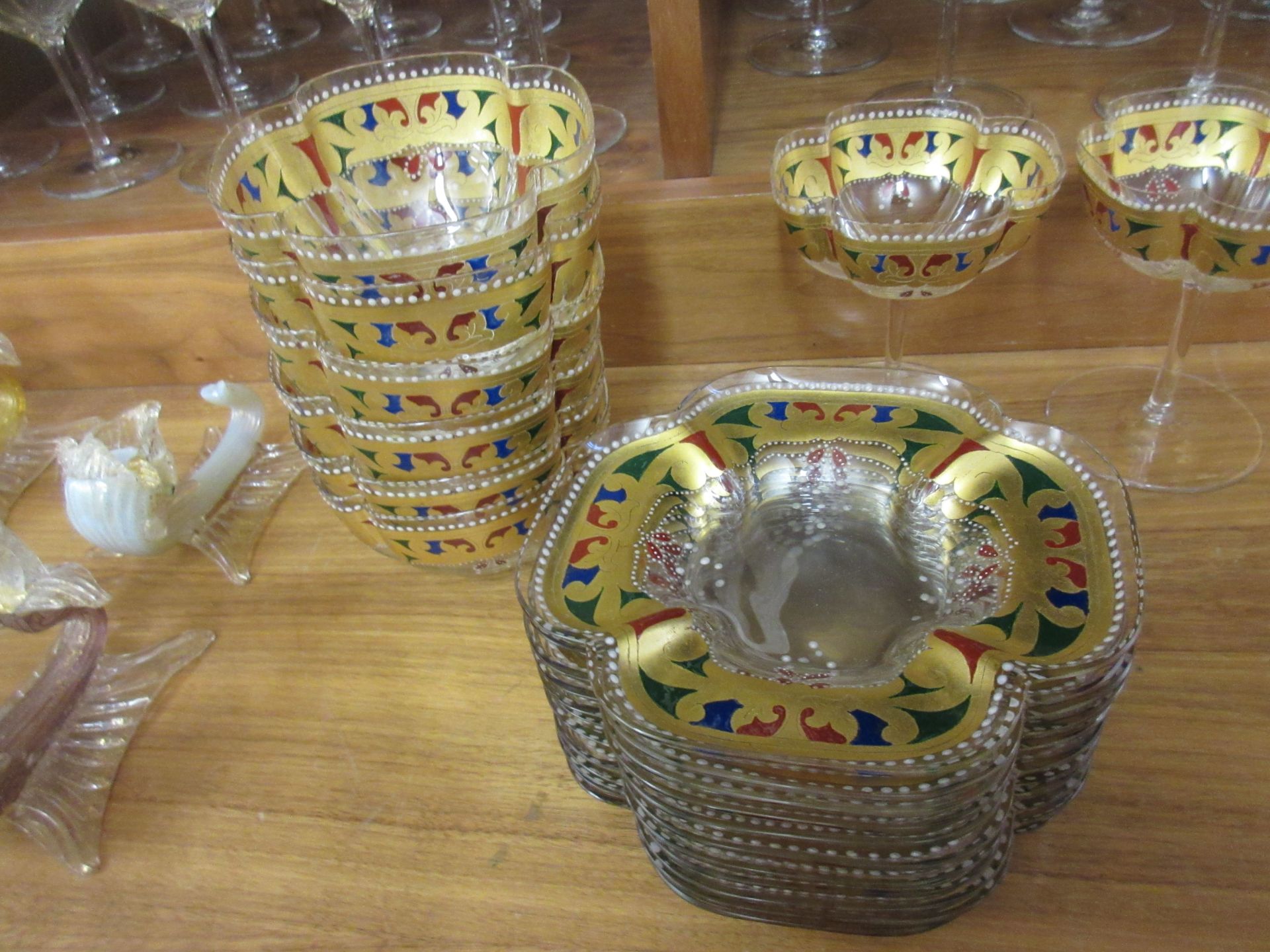 A large collection of continental polychrome and gilt decorated glassware Circa 1900 - Bild 7 aus 21