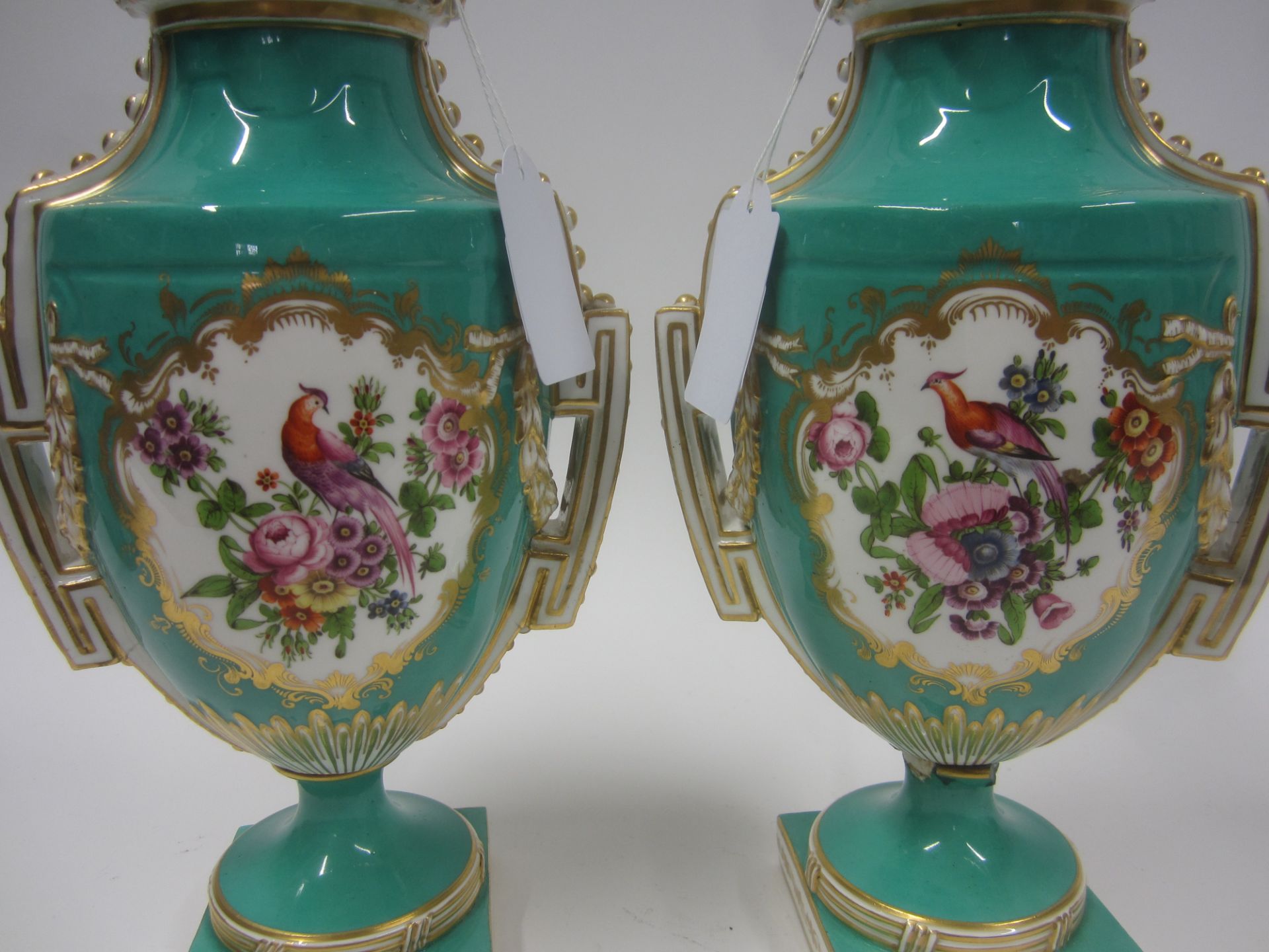 A pair of Coalport vases and covers Circa 1850 - Bild 8 aus 15