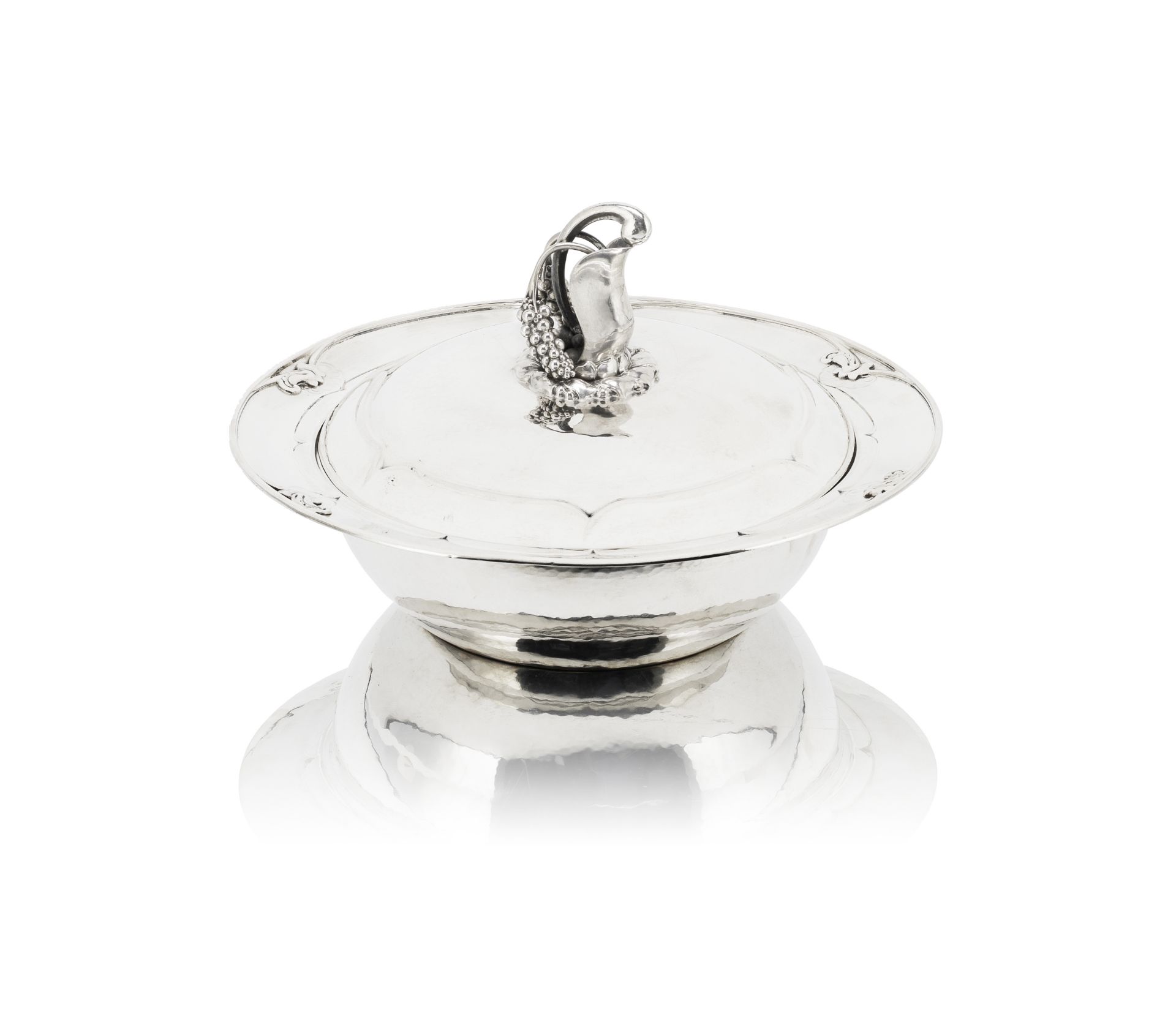 GEORG JENSEN: a Danish silver tureen or vegetable dish and cover pattern 228, dated 1918