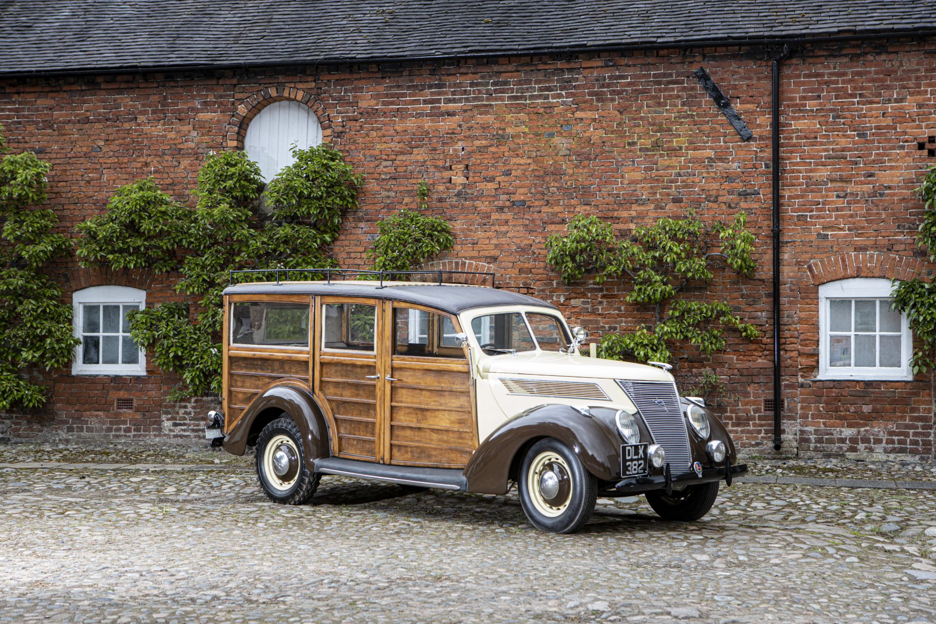 1937 Ford V8 'Woody' Station Wagon Chassis no. 790097 - Bild 2 aus 24