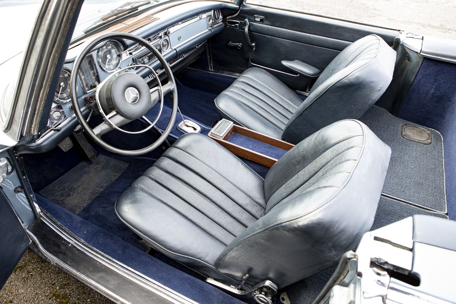 1970 Mercedes-Benz 280SL Convertible with Hardtop Chassis no. 022648 - Bild 35 aus 39