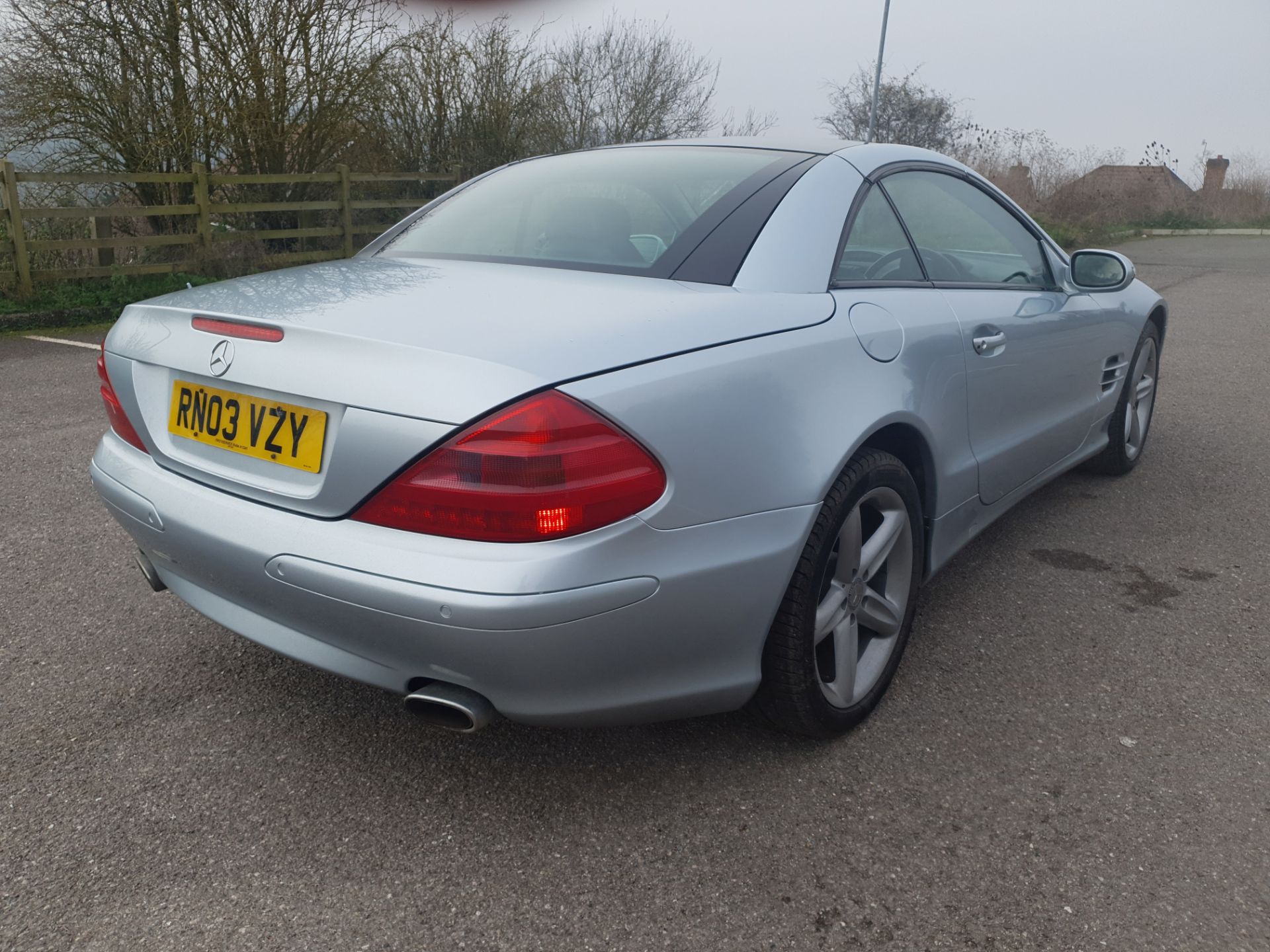 2003 Mercedes-Benz SL350 Automatic Sports Coupé Chassis no. WDB230467F057658 - Bild 2 aus 9