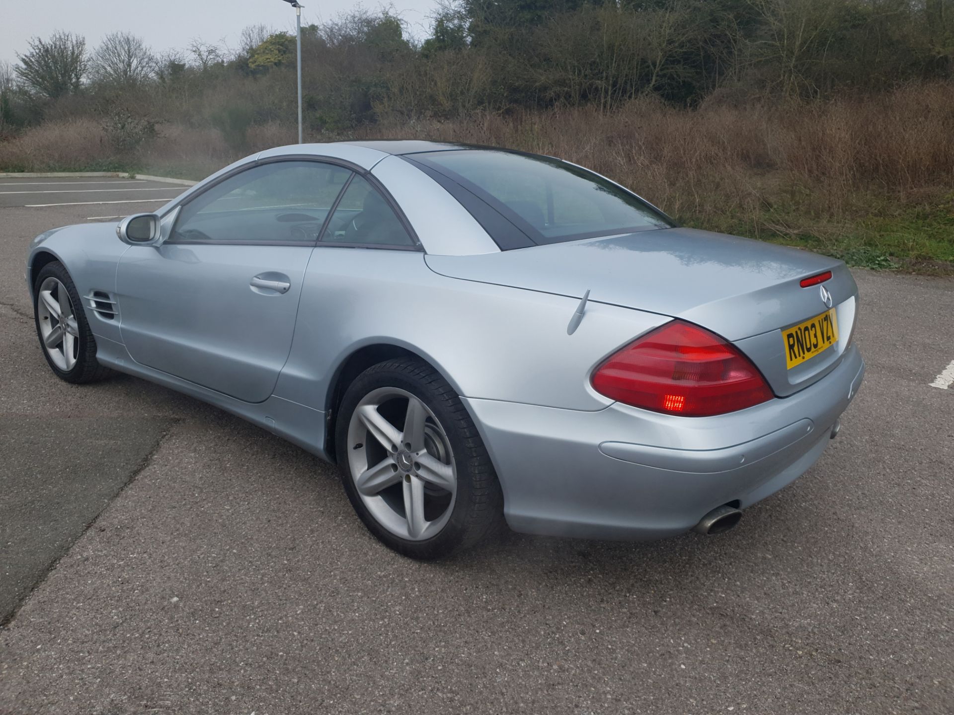 2003 Mercedes-Benz SL350 Automatic Sports Coupé Chassis no. WDB230467F057658 - Bild 3 aus 9