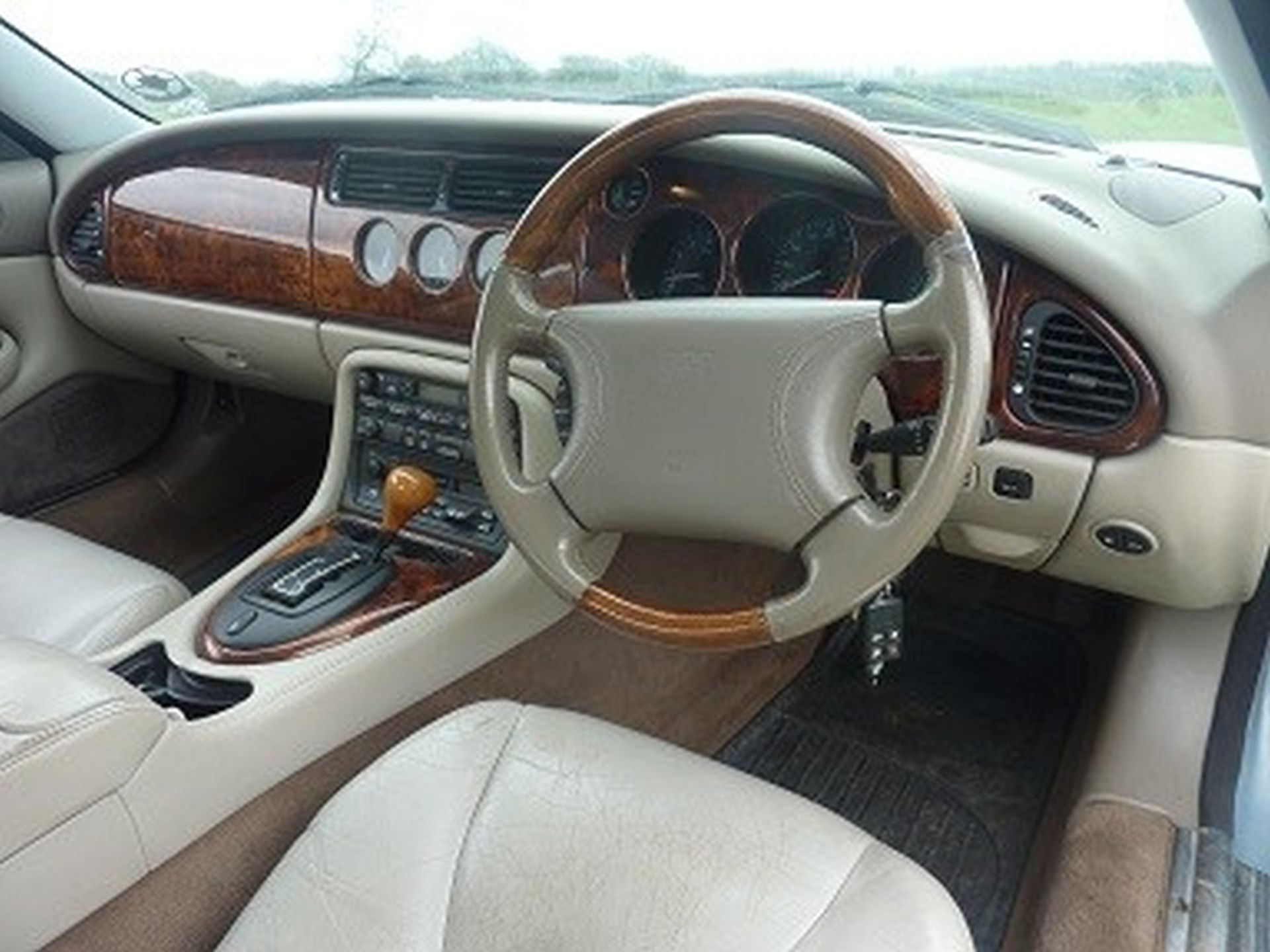 1997 Jaguar XK8 Coupe Sports Chassis no. SAJJGAED3ARD15360 - Bild 8 aus 8