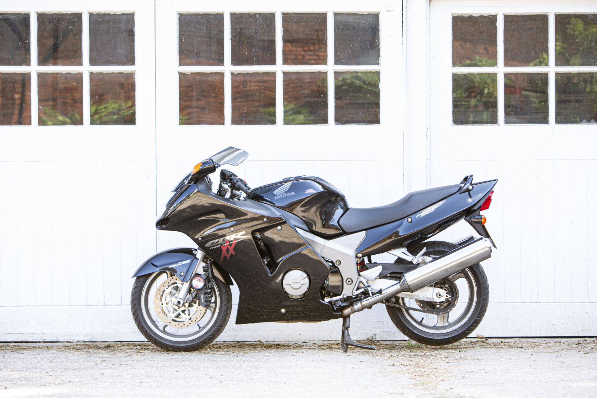 2000 Honda CBR1100XX Super Blackbird Frame no. JH2SC35A5YM300812 Engine no. SC35E3301984 - Bild 2 aus 2