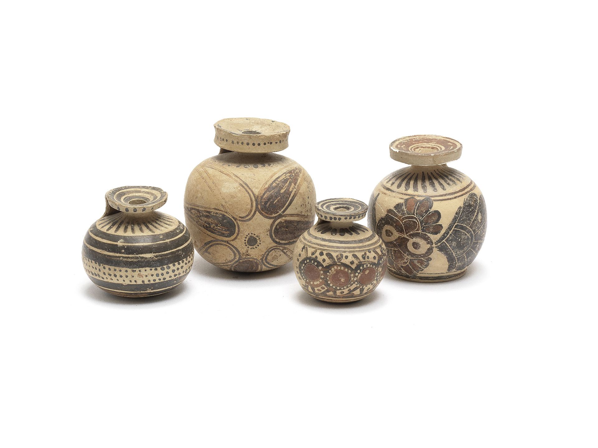 Four Corinthian pottery aryballoi 4