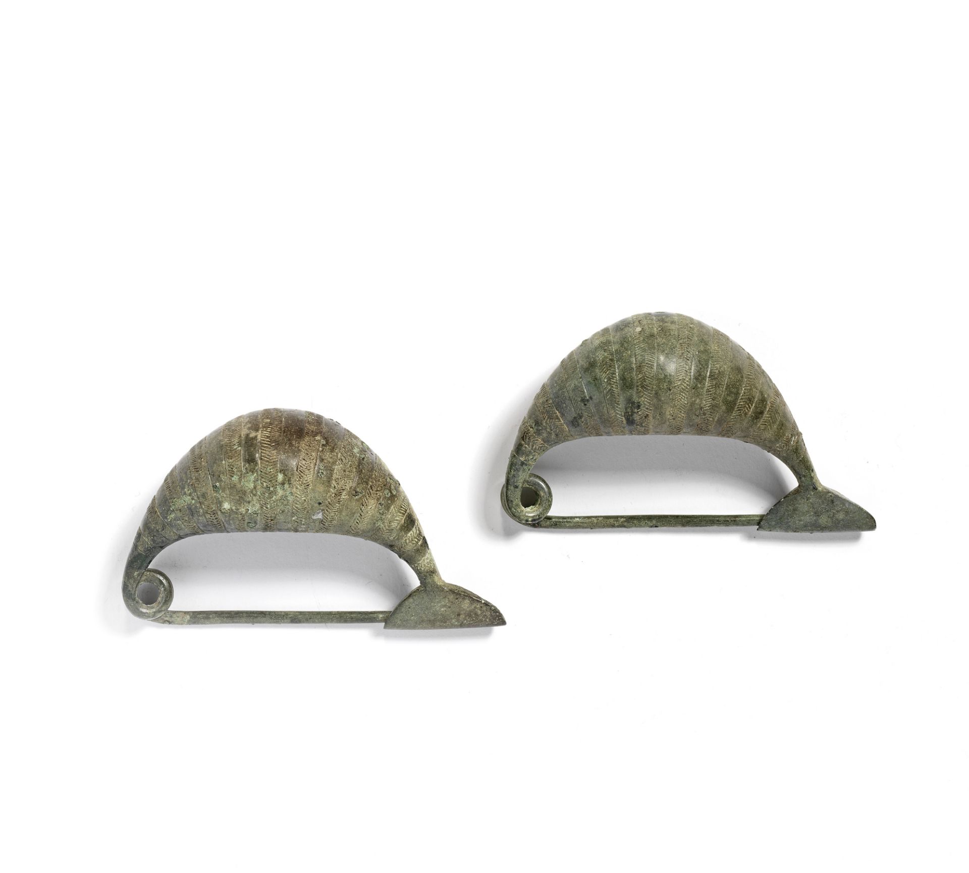 A pair of Villanovan bronze 'sanguisuga' type fibulae 2