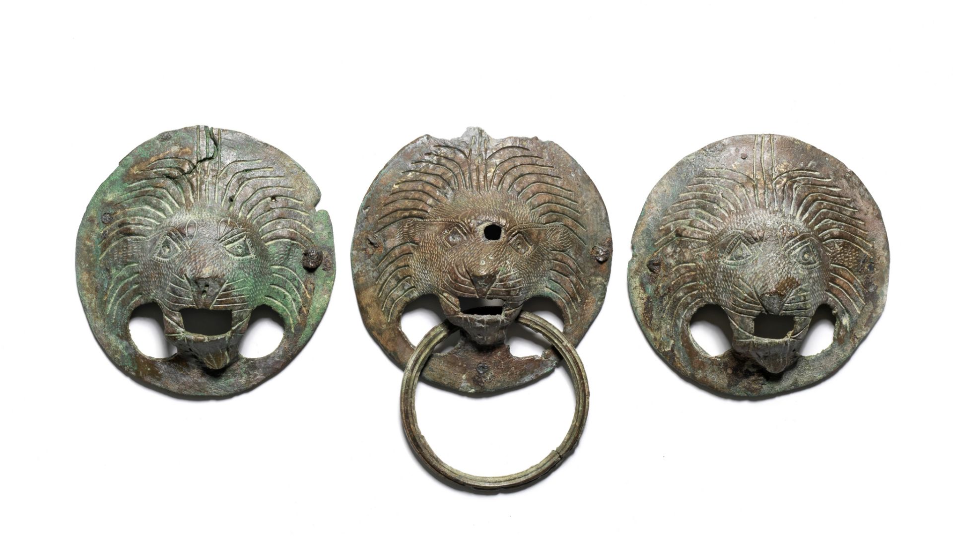 Three Roman bronze lion-headed handles 3 - Bild 2 aus 2