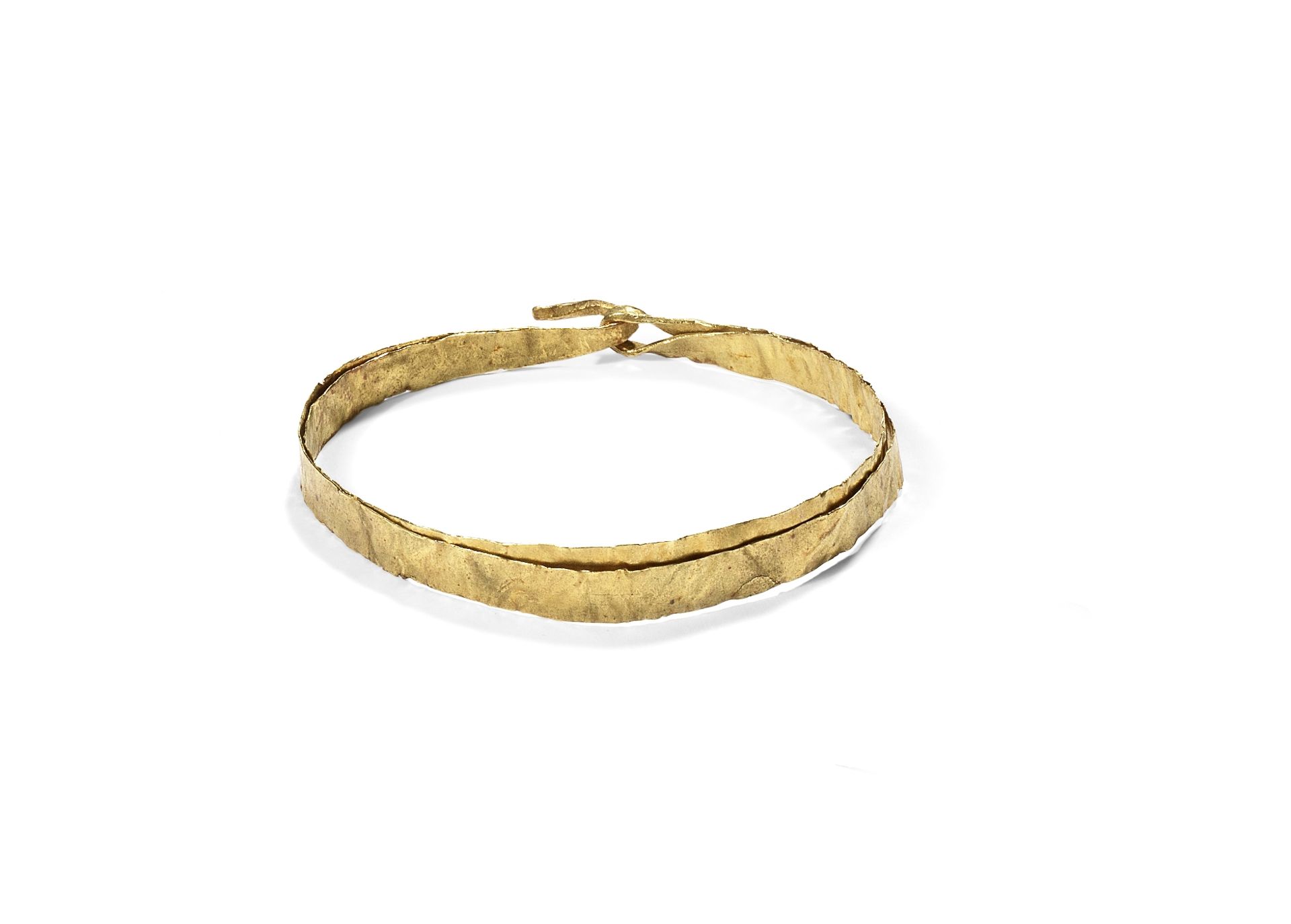 A Bronze Age gold ribbon bracelet