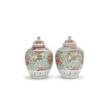 A pair of wucai jars and covers Shunzhi (4)