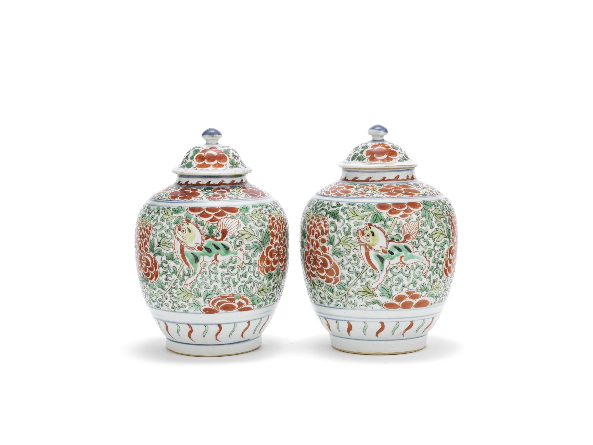 A pair of wucai jars and covers Shunzhi (4)