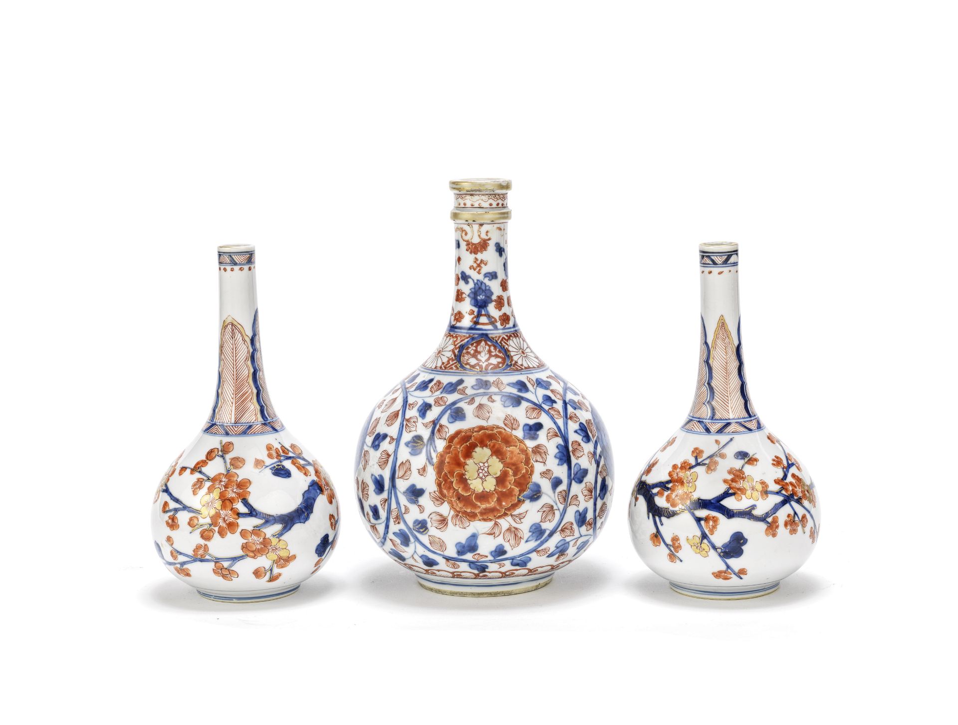 A Chinese Imari apothecary bottle and a pair of sprinklers Kangxi and circa 1725 (3)