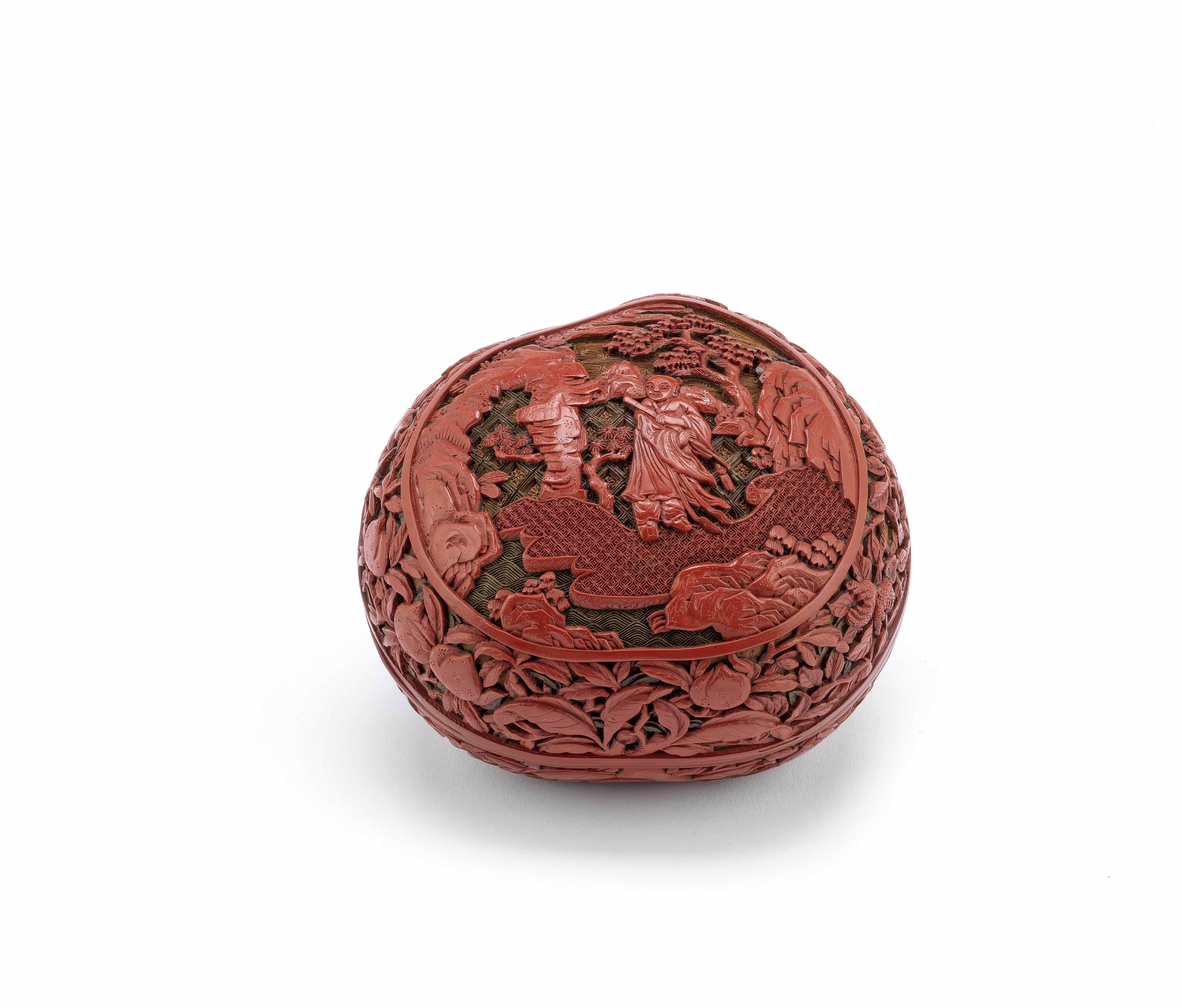 A three-colour peach-shaped 'sanduo' lacquer box and cover Qianlong (2)