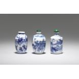 Three blue and white oviform snuff bottles 18th/19th century (5)