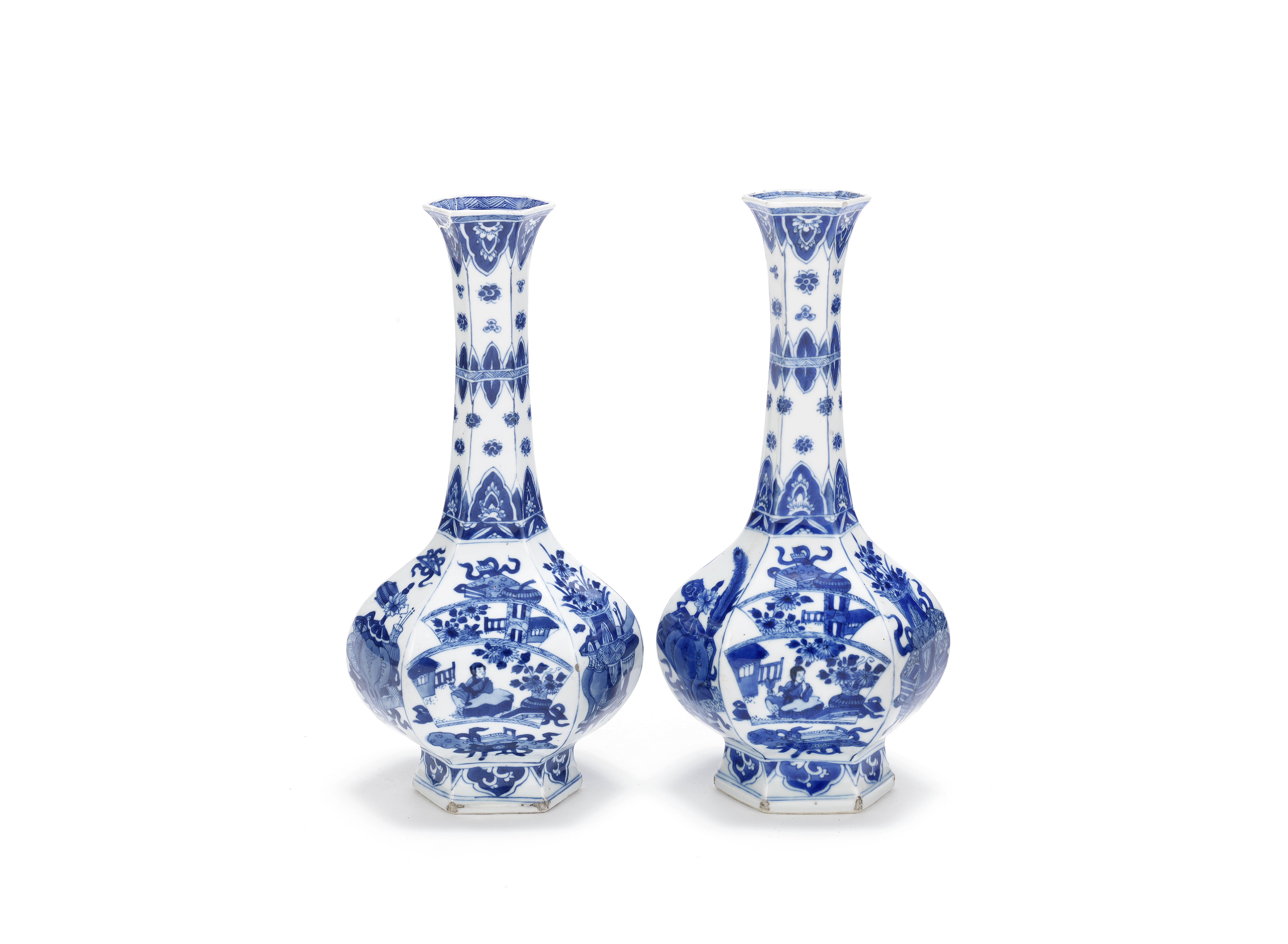 A pair of blue and white hexagonal bottle vases Kangxi (2)