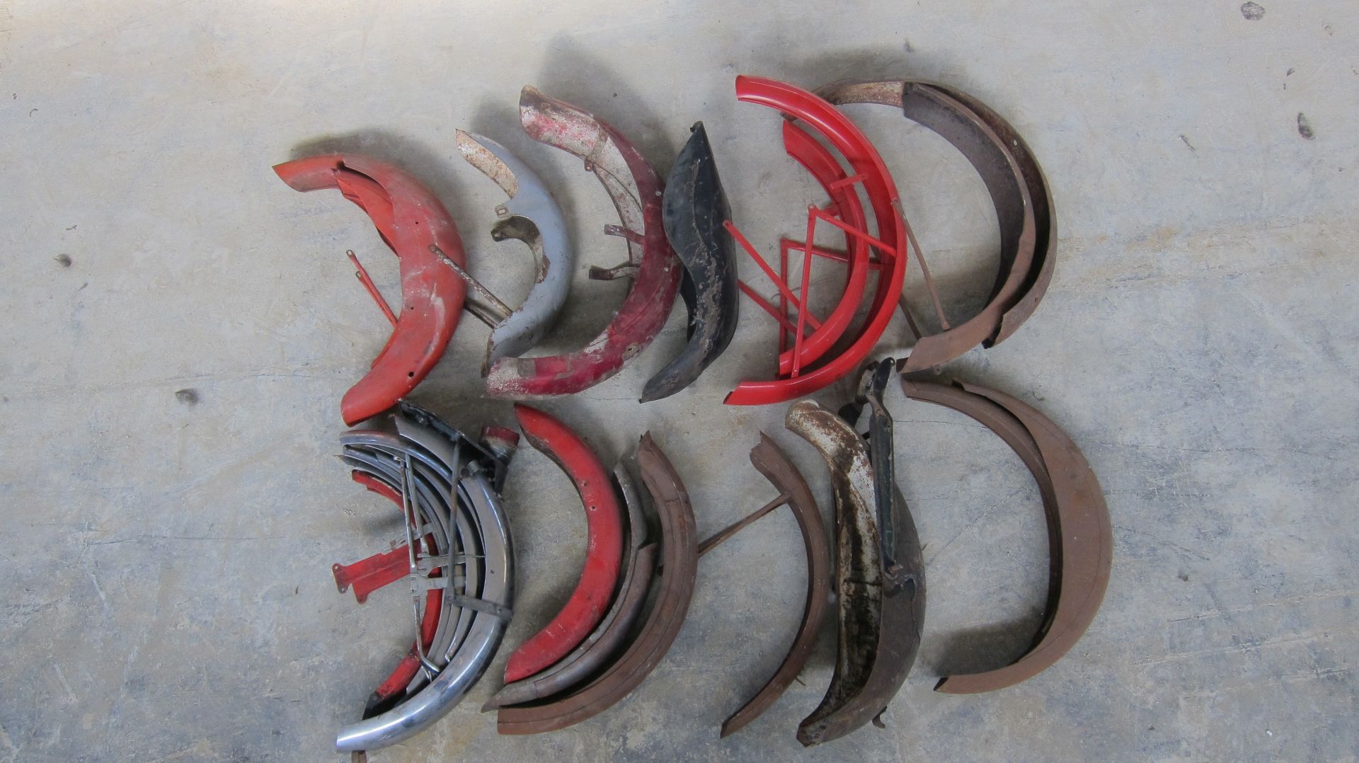 A quantity of mudguards ((Qty))