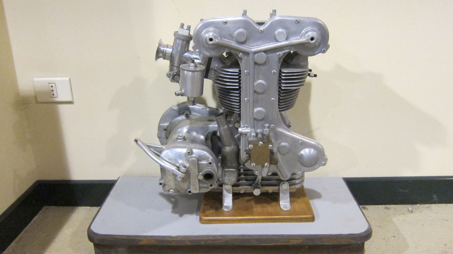 A Benelli DOHC engine and gearbox ((Qty))