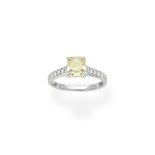 Fancy coloured single-stone diamond ring