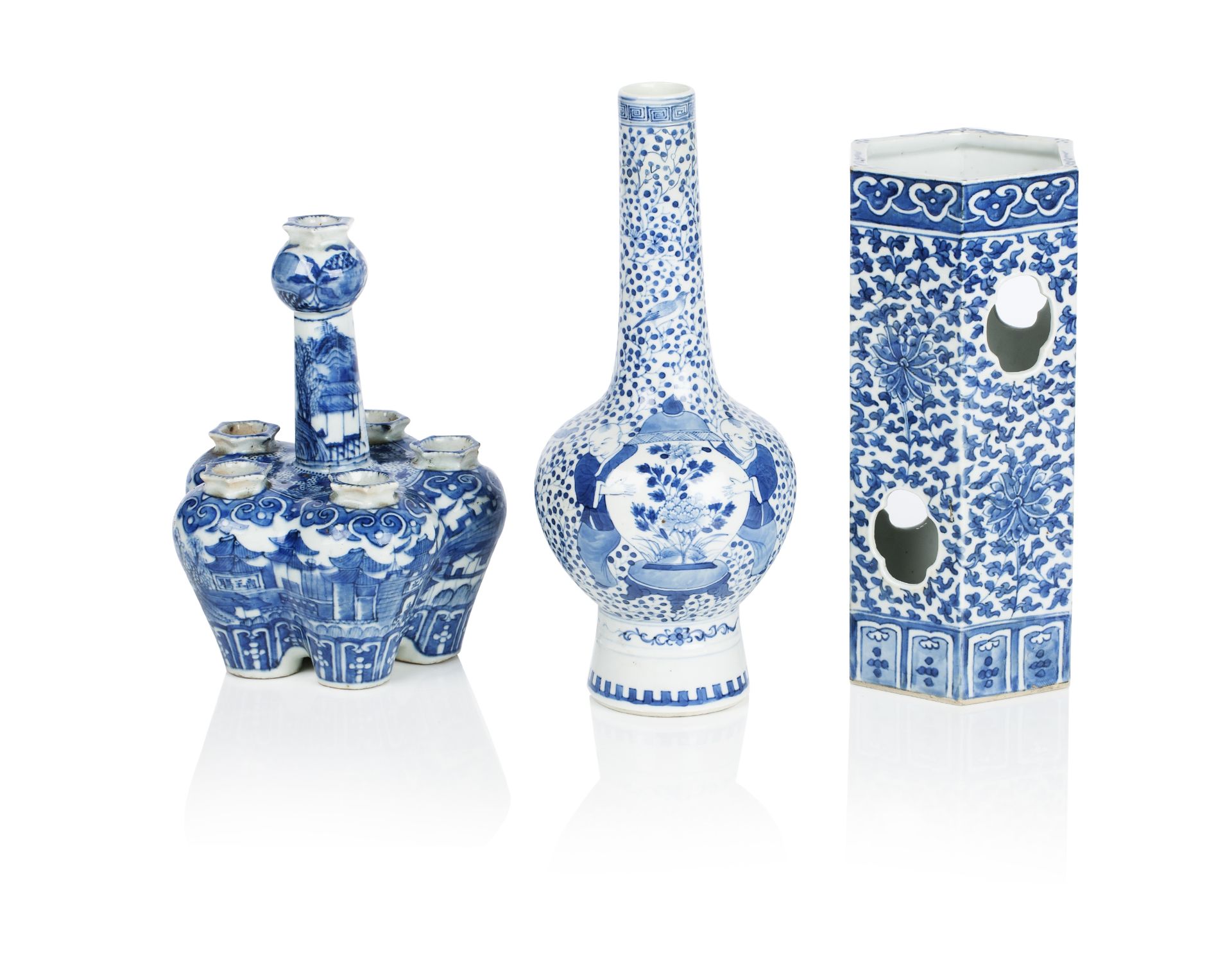 Three Pieces of Blue and White Porcelain 19th century (3)