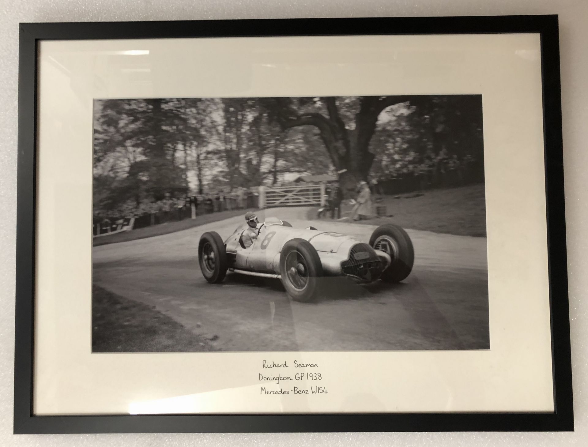 Five framed motorsport photographs of pre and post-War race scenes, ((5)) - Bild 3 aus 5