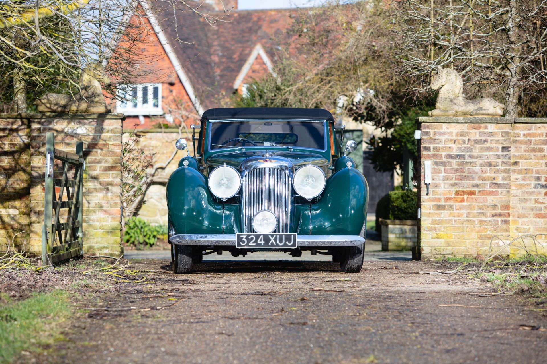 Offered from the estate of the late Michael Patrick Aiken, MBE,1939 Lagonda V12 Drophead Coupé C... - Bild 2 aus 64