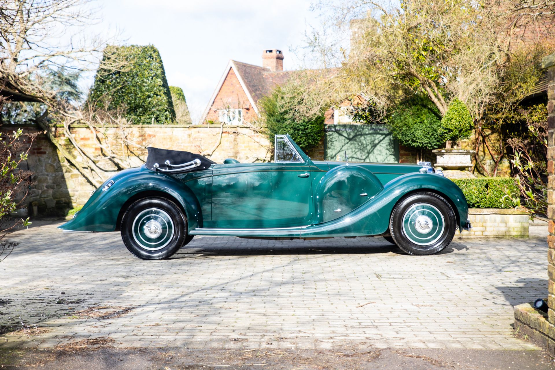 Offered from the estate of the late Michael Patrick Aiken, MBE,1939 Lagonda V12 Drophead Coupé C... - Bild 9 aus 64