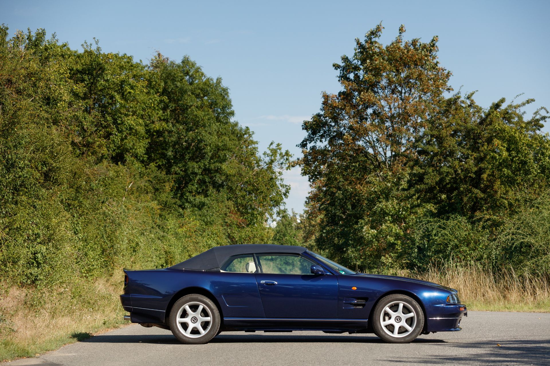 1997 Aston Martin V8 Volante LWB Convertible Chassis no. SCFDAM2C5WBR89005 - Bild 6 aus 63
