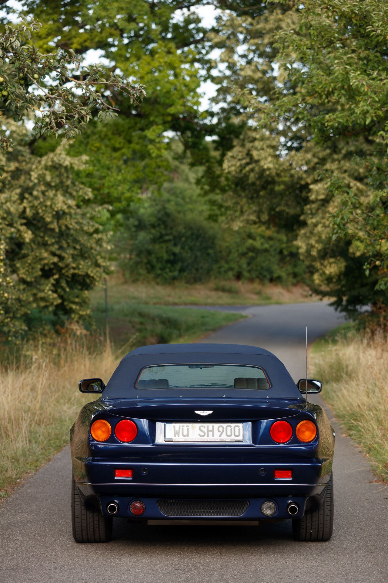 1997 Aston Martin V8 Volante LWB Convertible Chassis no. SCFDAM2C5WBR89005 - Bild 55 aus 63