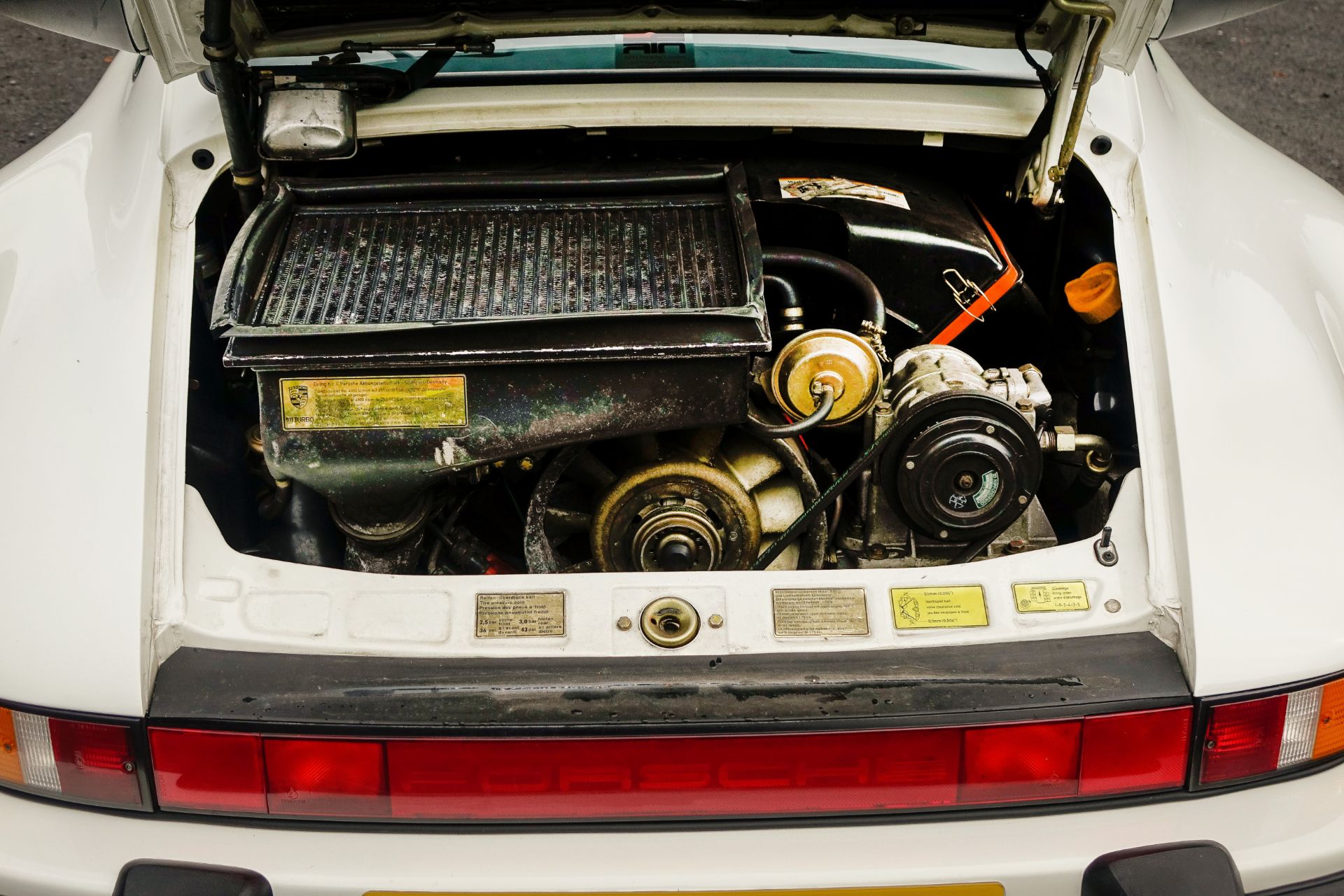 1989 Porsche 911 Turbo LE Coupé Chassis no. WP0ZZZ93ZKS000803 - Bild 53 aus 61