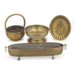Four items of domestic brass (4)