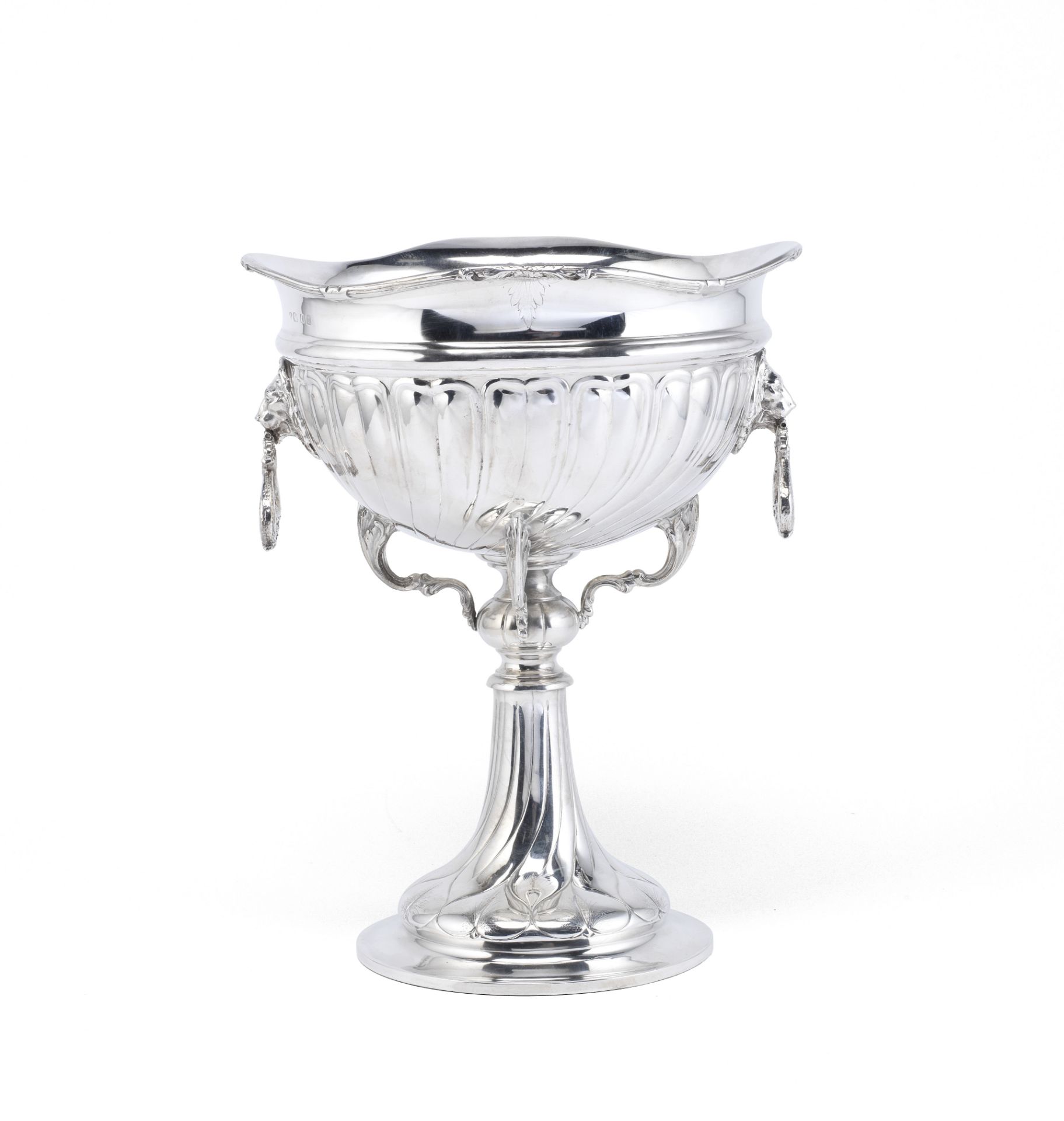A large silver standing bowl Charles Boyton & Son Ltd, London 1929