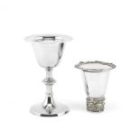 A silver chalice and paten Graham Watling, London 1974 / 1975 (4)