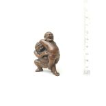 A wood netsuke of Kawazu Sukeyasu and Matano Kagehisa By Masakazu, Gifu, late 19th century