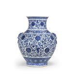 A large blue and white vase, Hu Qianlong seal mark, Republic Period