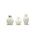 Three white and pale green jade snuff bottles 18th/19th century (5)