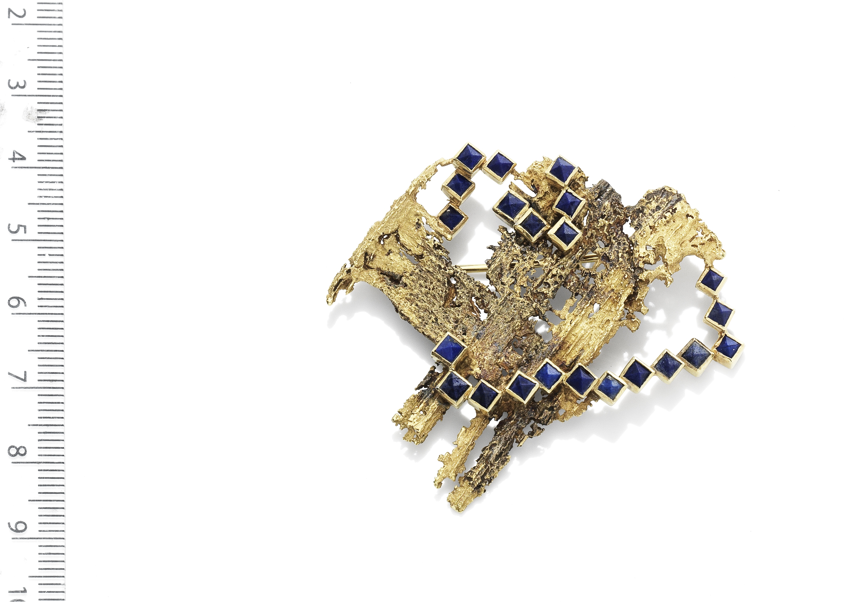 A GOLD AND LAPIS LAZULI 'BARK' BROOCH, BY GRIMA, 1967