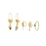 Two pairs of Roman gold earrings and a single Roman gold and glass earring 5