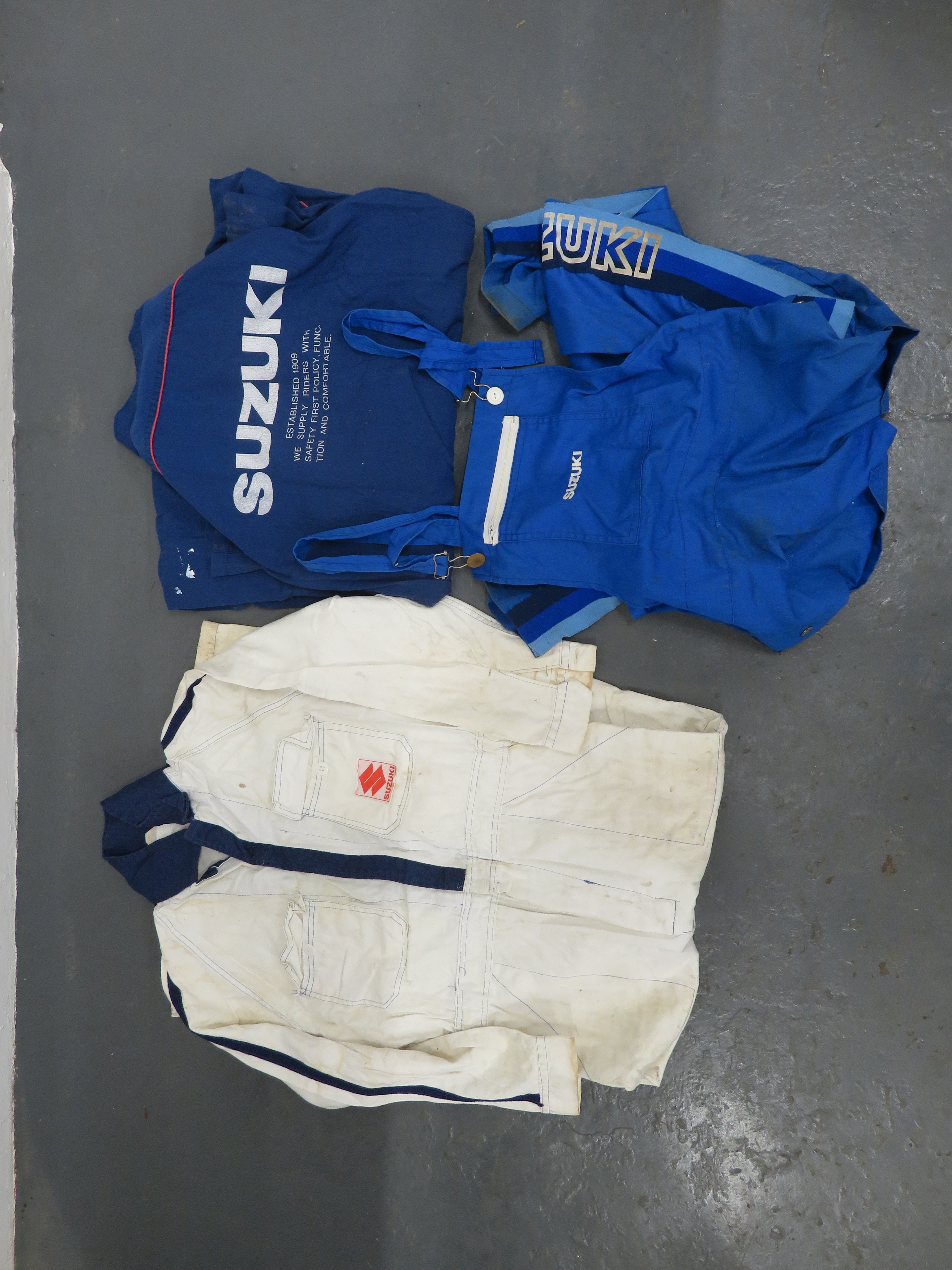 Two sets of Suzuki team overalls ((3))