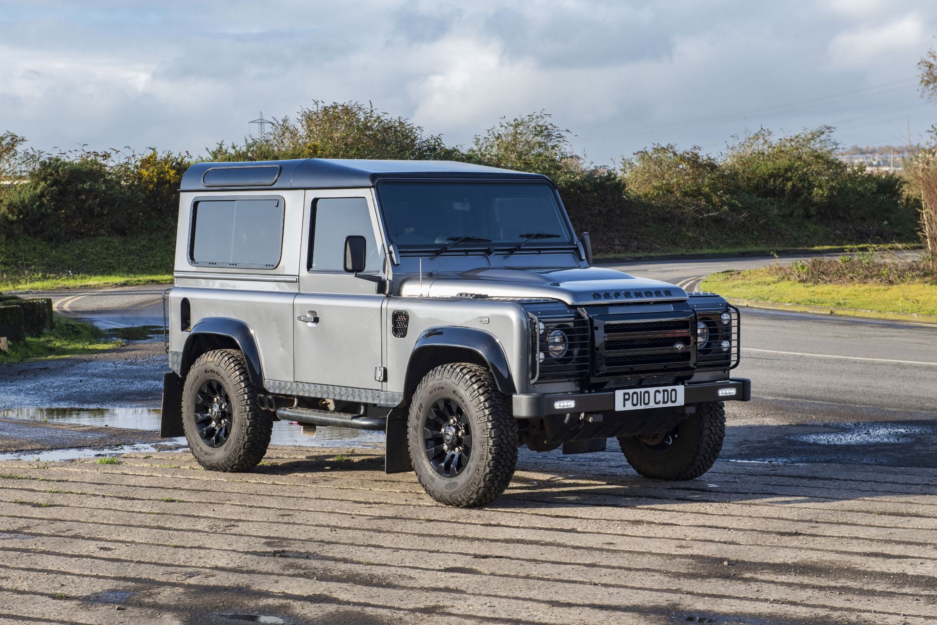 2015 Land Rover Defender 90 XS TD 4x4 Utility Chassis no. SALLDWBP7FA474645