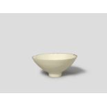 Lucie Rie Small footed bowl, circa 1970