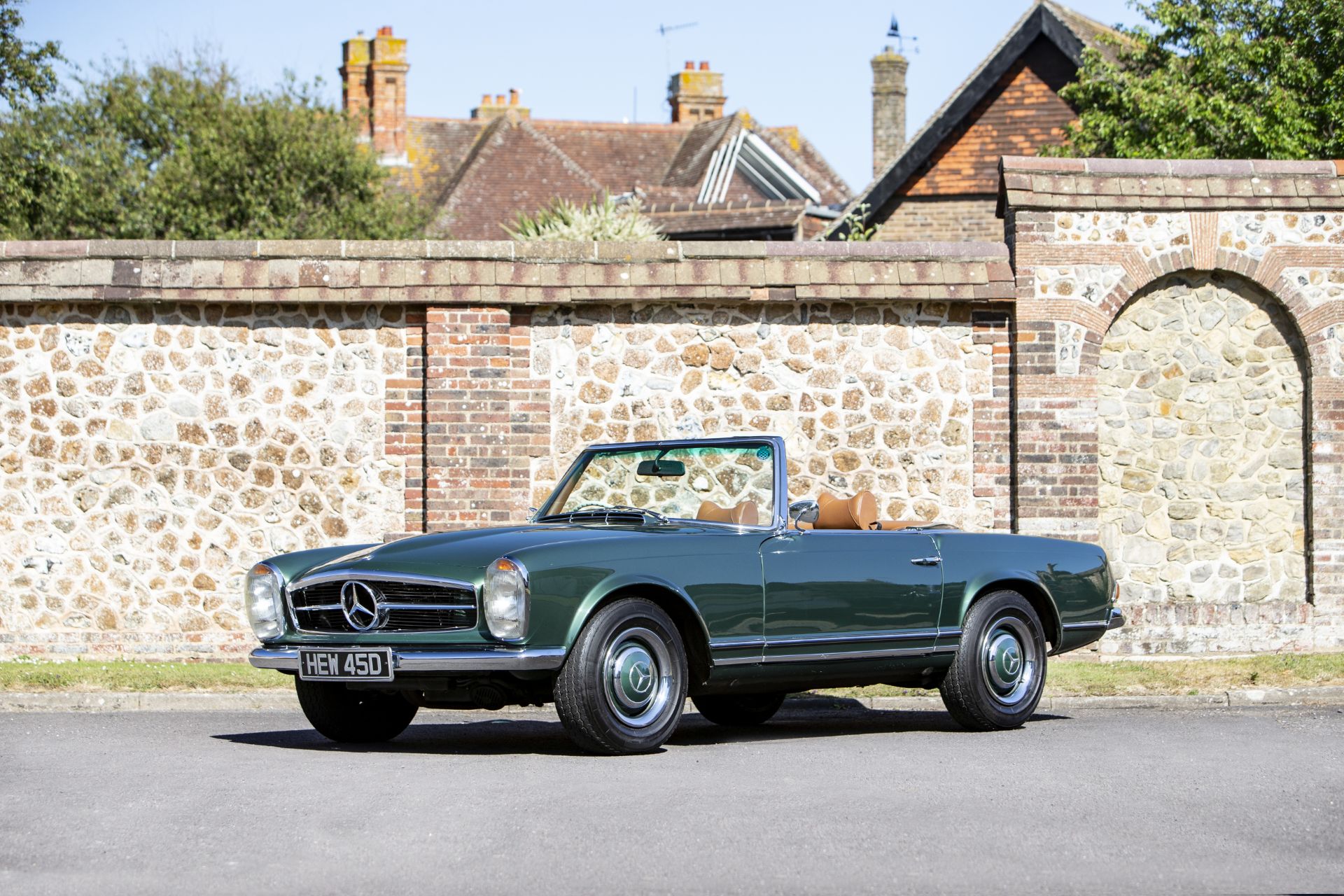 1966 Mercedes-Benz 230 SL Convertible with Hardtop Chassis no. 113042-22-015489