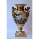 Grand vase de forme dite "Médicis" à base carré en porcelaine blanche et or, à [...]