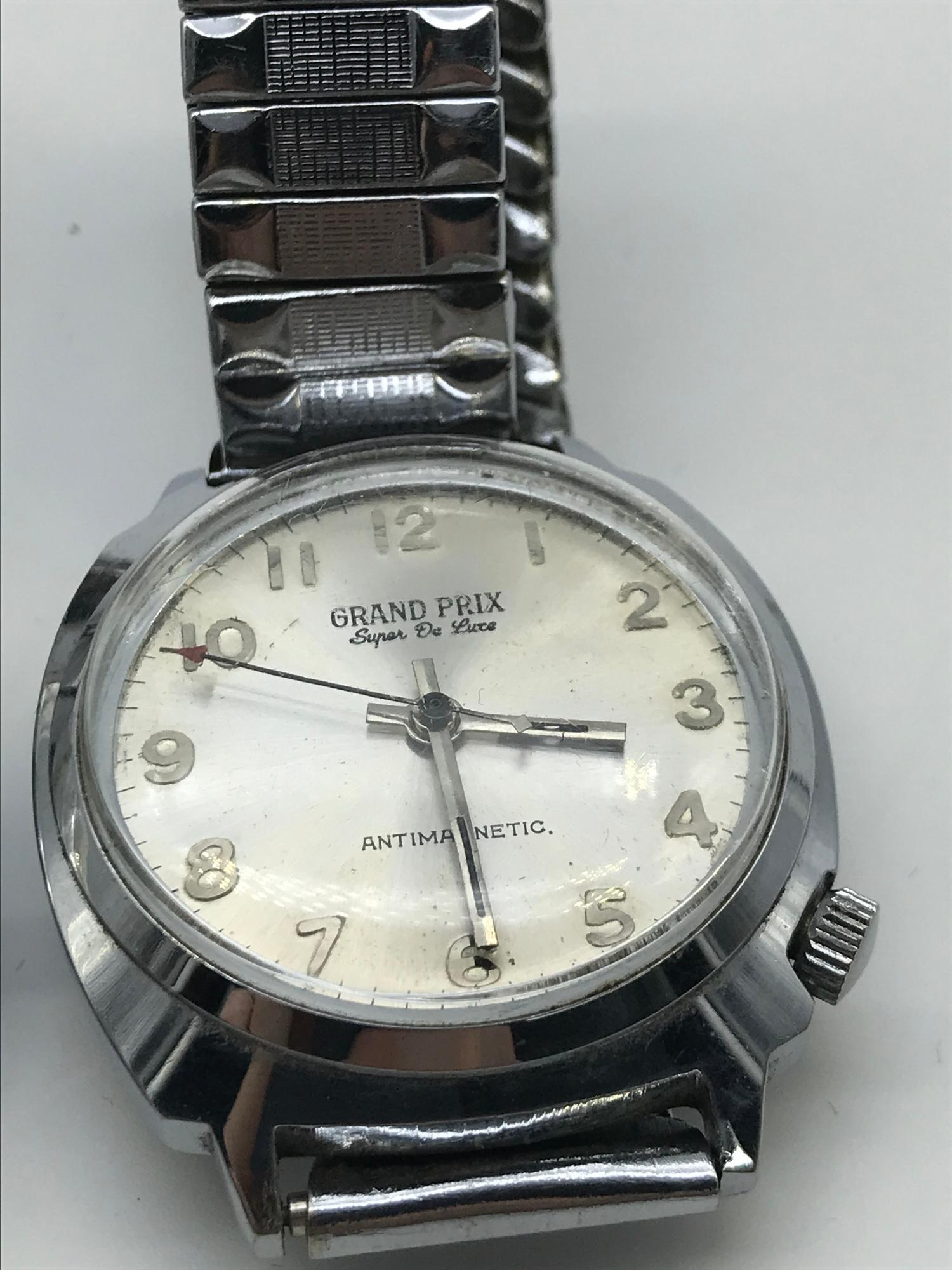 A Lot of two vintage gents watches which includes Delma of Switzerland Automatic 25 jewels - Image 2 of 3