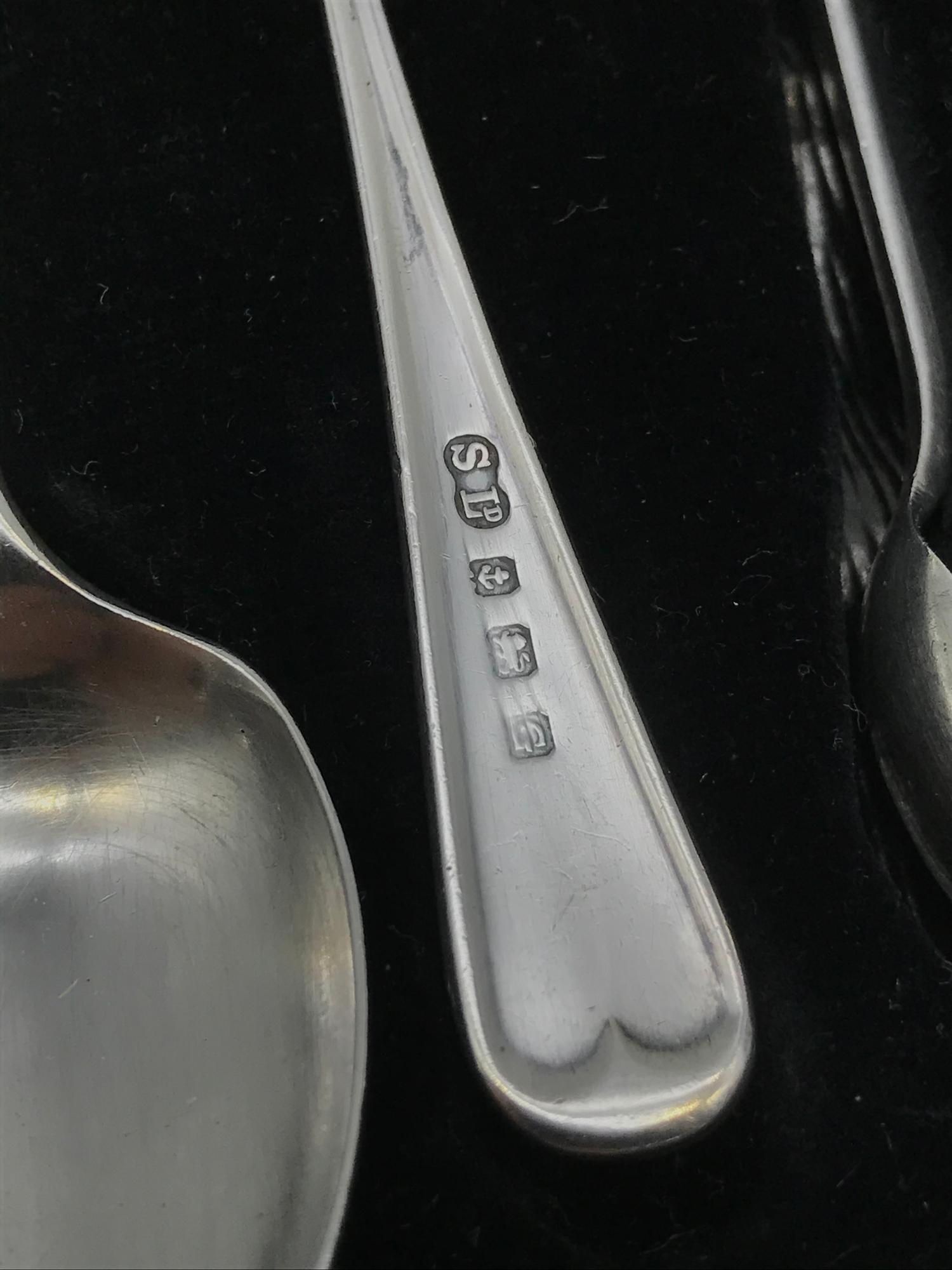 A Set of 6 Birmingham silver tea spoons with sugar tongs, Made by William Suckling Ltd. Comes with - Image 2 of 2