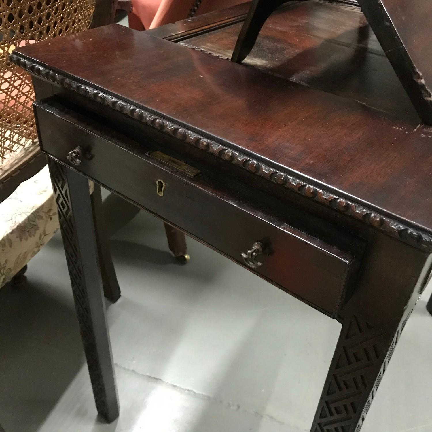 A Lovely example of A Georgian Chippendale writing desk. Ornately carved legs, Showing a falls - Image 4 of 10